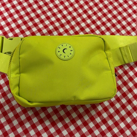 Zyia Active crossbody bag - Picture 1 of 2